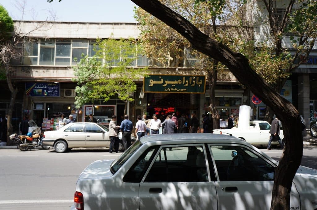 směnárna ve městě Tabríz, Írán