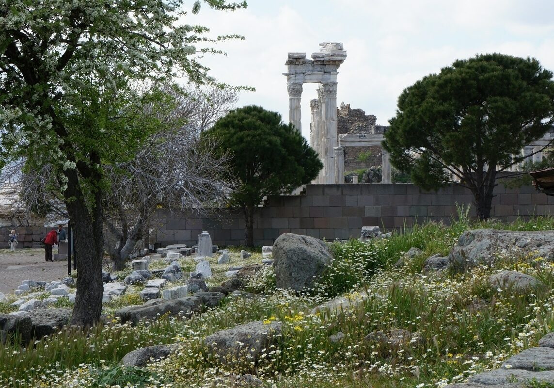pohledn-na-Traianův-chrám-Akropole-Bergama-Turecko-UNESCO